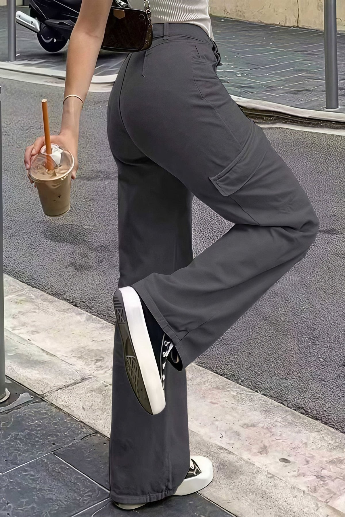 Pantalon cargo droit Bianca à poches