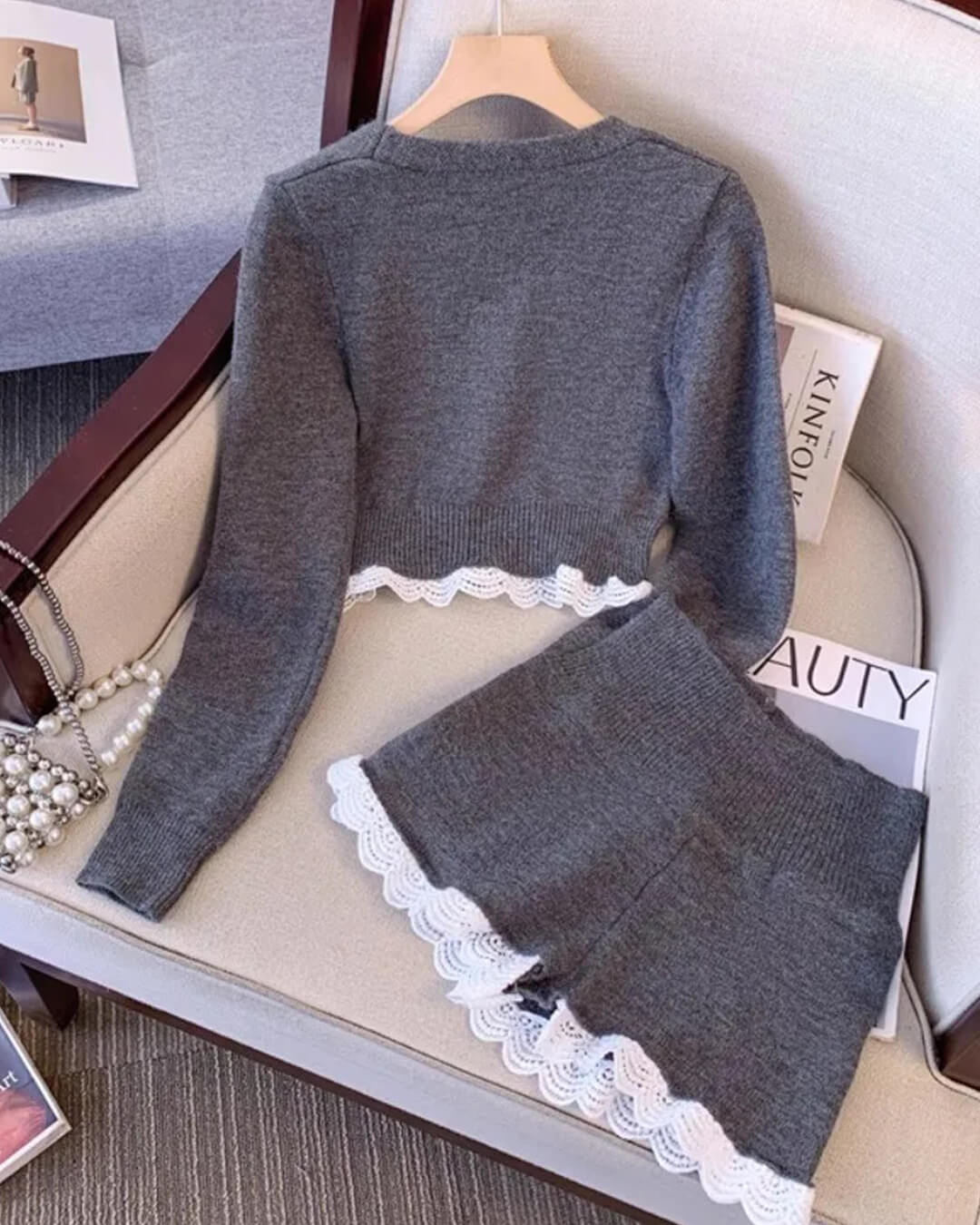 Ensemble short et cardigan Lucy avec bordure en dentelle