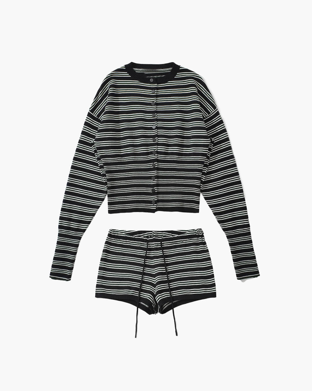 Ensemble Nicole avec cardigan rayé et short