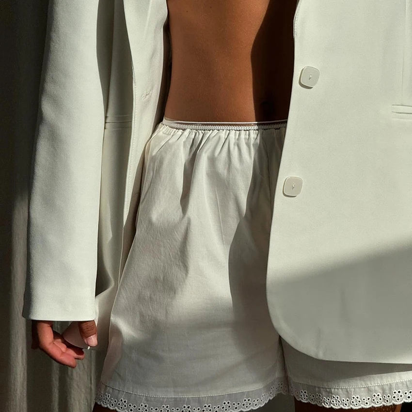 Natalie Mini-short avec bordure en dentelle