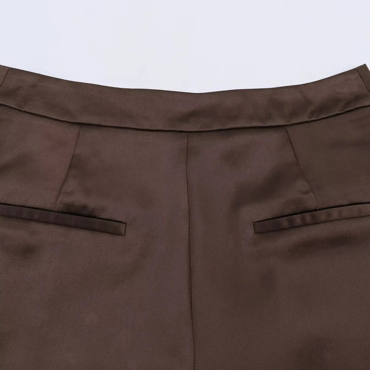 Shorty mini Xylia en satin avec dentelle