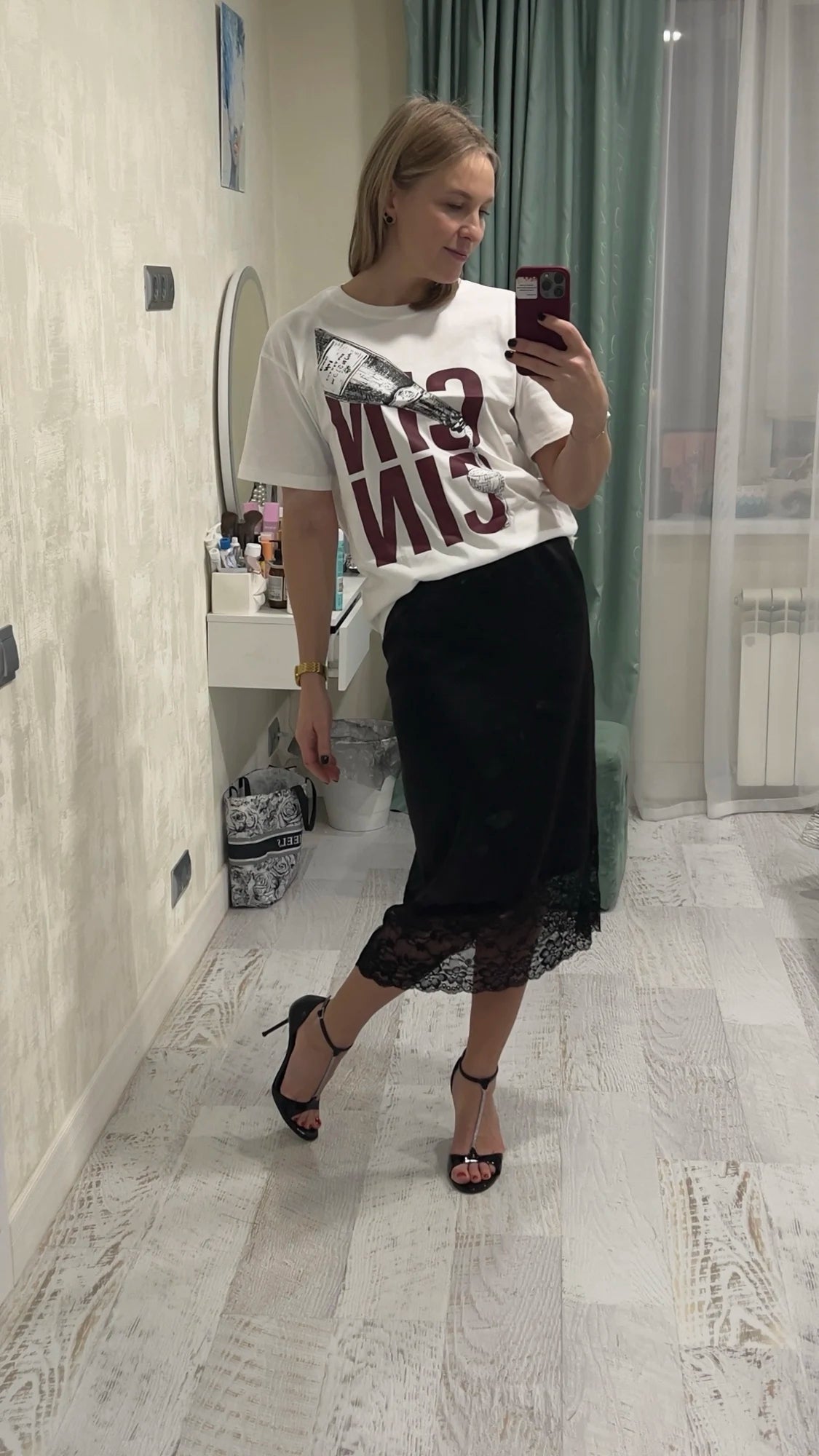 Jupe longue en satin avec dentelle et fente Cheska