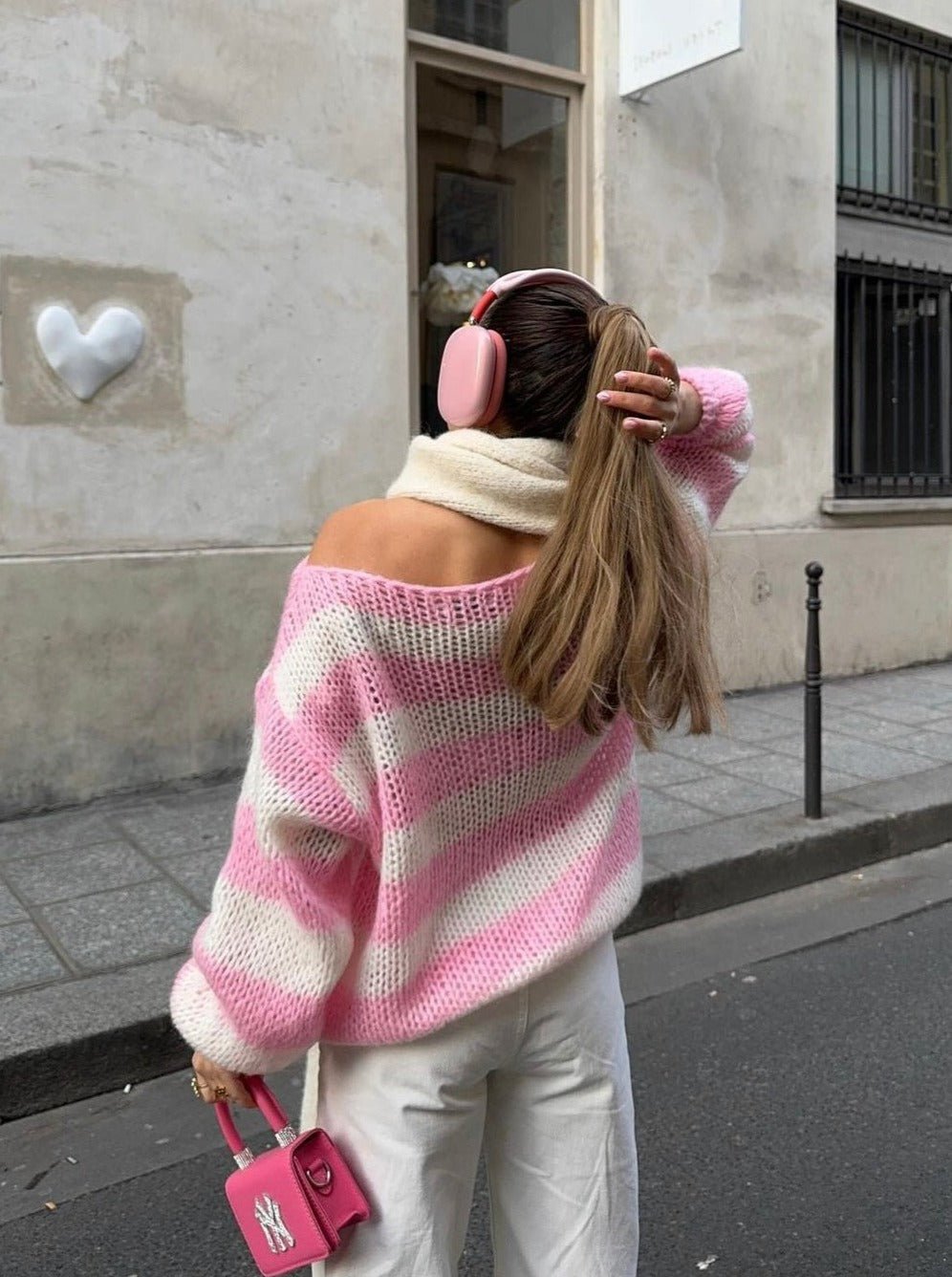 Pull rose à rayures et coupe ample