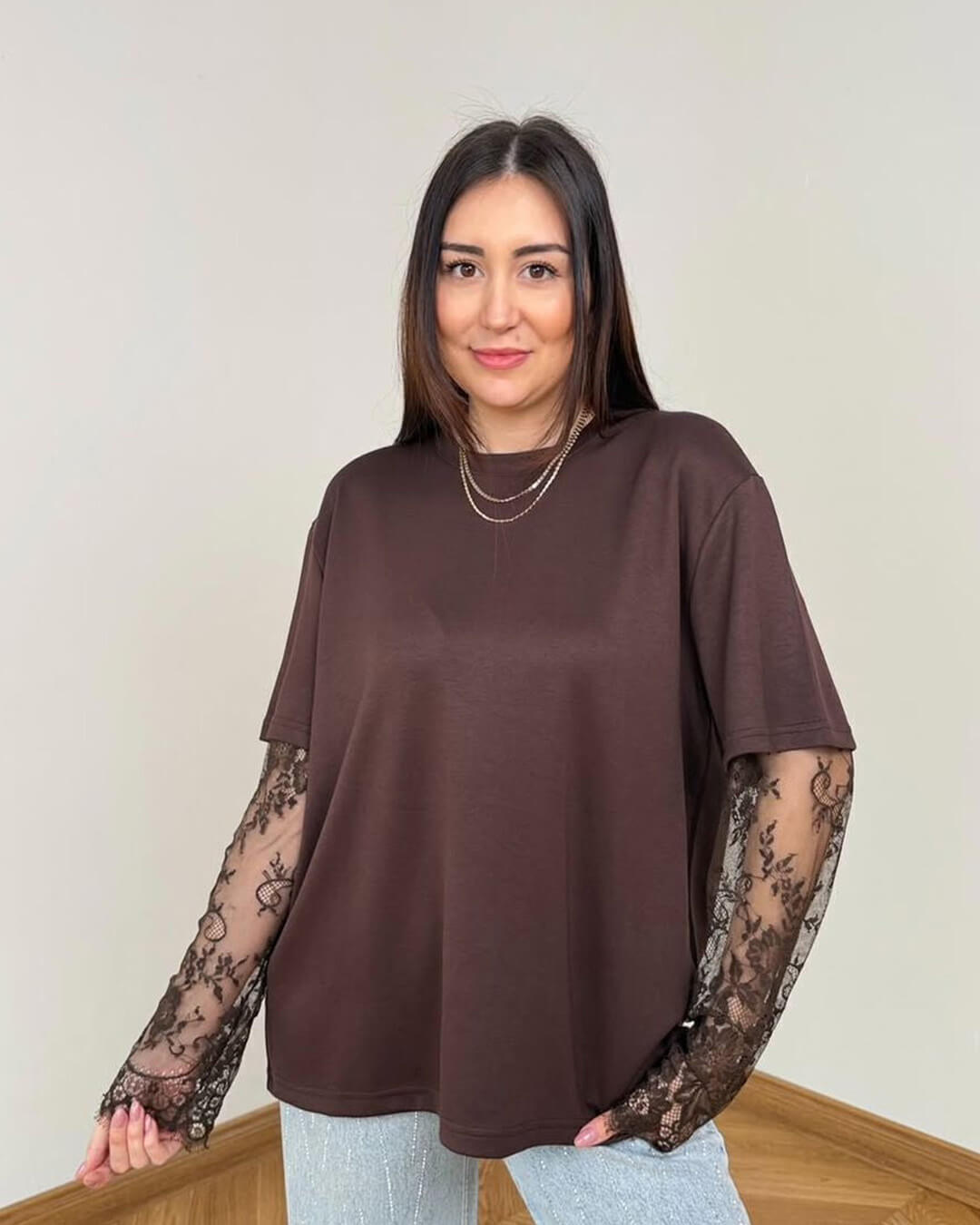 T-shirt Adaora en dentelle à manches longues avec empiècements