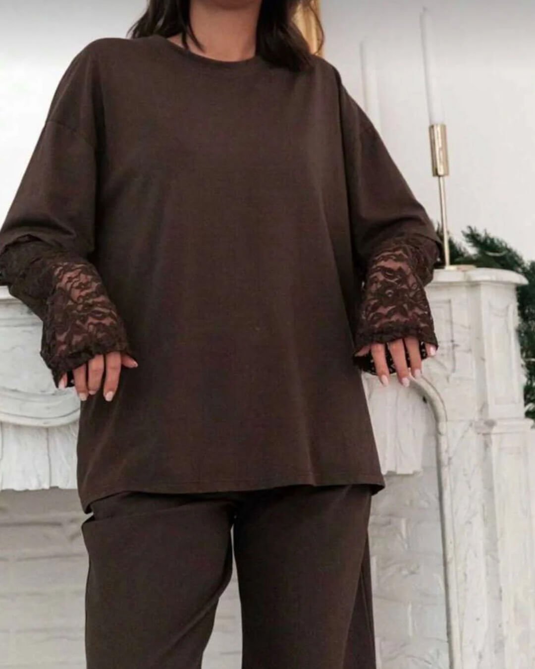 T-shirt Adaora en dentelle à manches longues avec empiècements