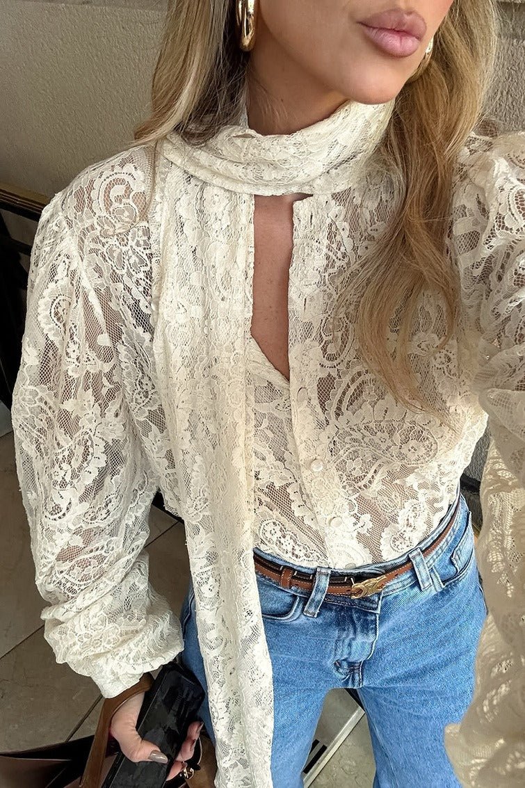 Blouse Dunja en dentelle transparente avec nœud
