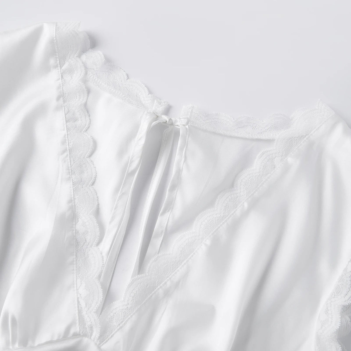 Top Francesca en satin à décolleté plongeant