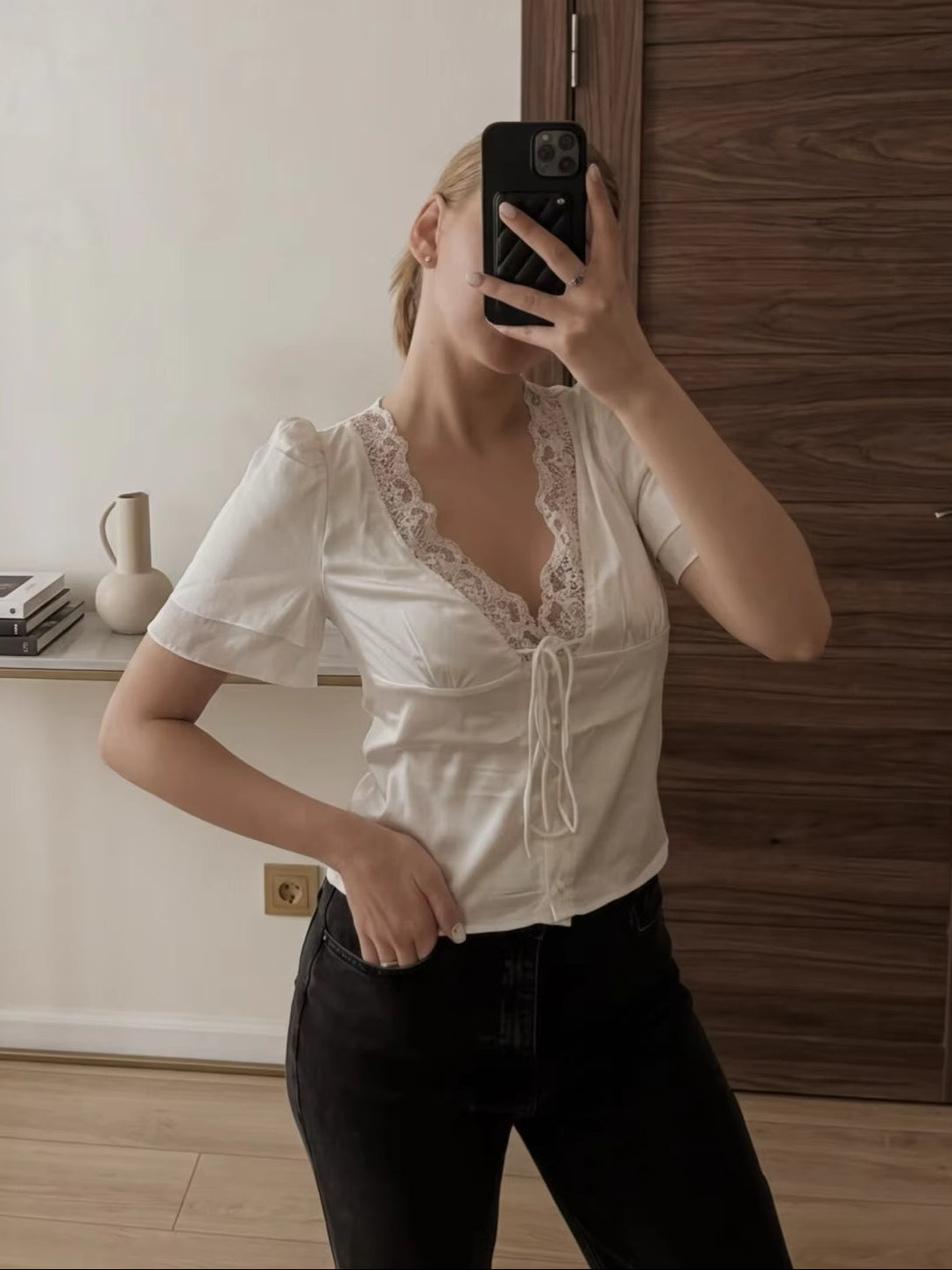 Blouse en dentelle satinée Nathalie