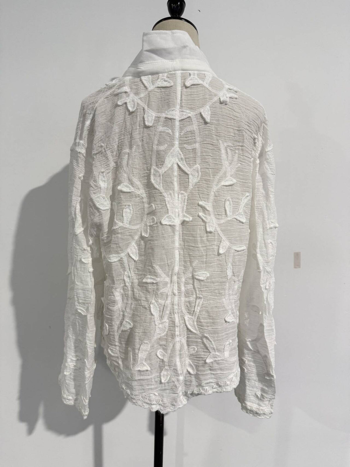Blouse Tina brodée à manches longues