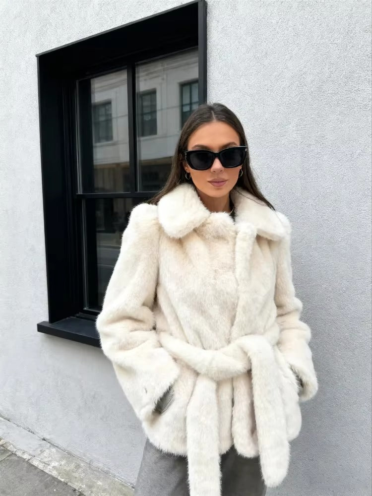 Manteau Aellinne en fausse fourrure avec ceinture