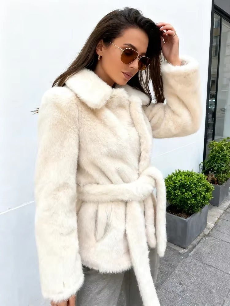Manteau Aellinne en fausse fourrure avec ceinture