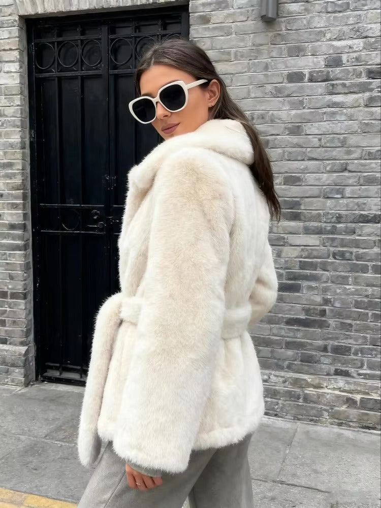 Manteau Aellinne en fausse fourrure avec ceinture