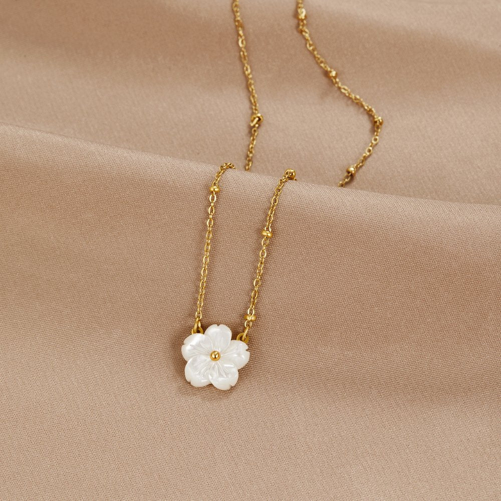 Collier Fleur de Cerisier Blanche